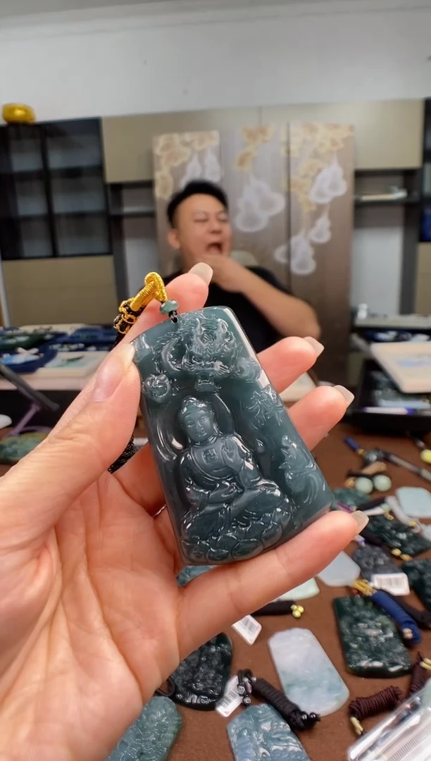 颈饰未镶嵌翡翠 多样性发其一