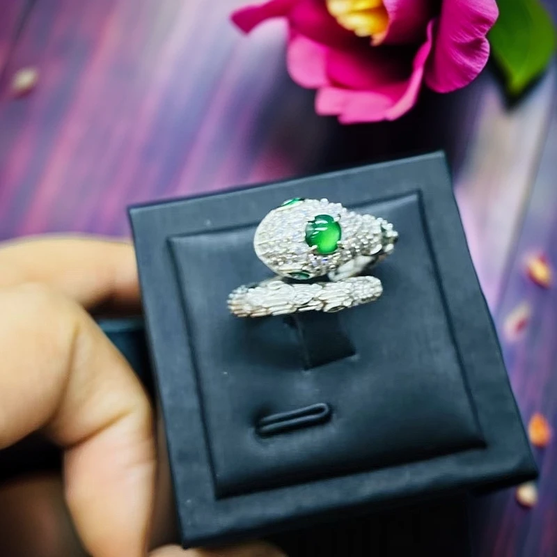 铜合金戒指 蛇形气质设计蛋面开口款式时尚指环绿色镶嵌满钻中古