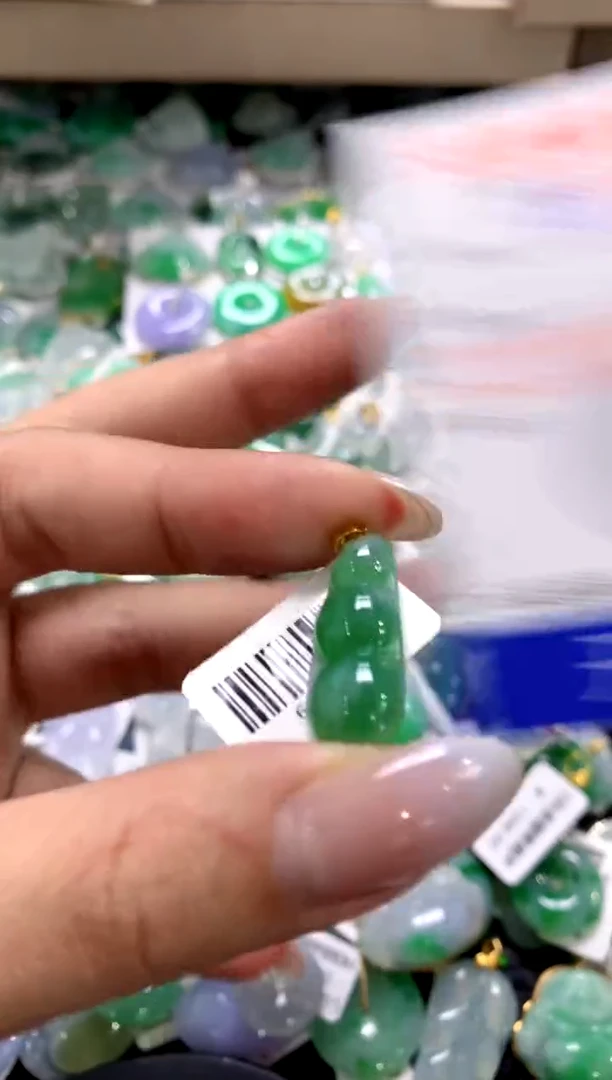 颈饰18K金镶嵌翡翠a货支持复检百元以上9元证书费自理