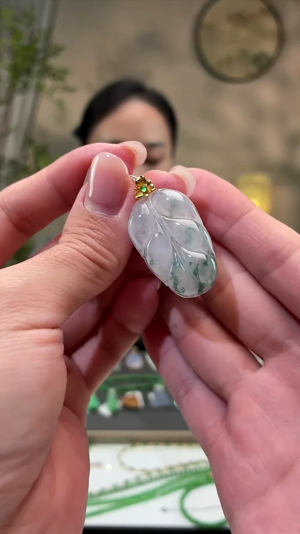 颈饰18K金镶嵌翡翠叶子