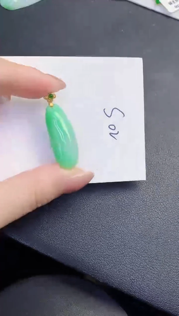 颈饰未镶嵌翡翠缅甸天然翡翠A货