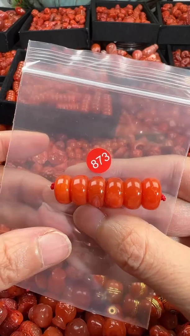 南红玛瑙未镶嵌颈饰1