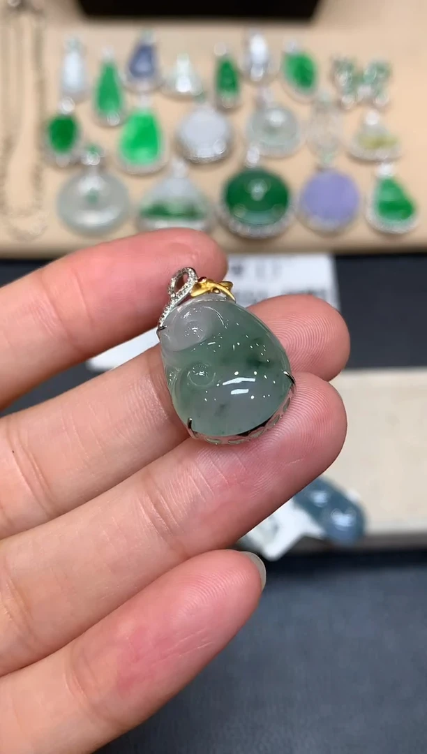 颈饰18K金镶嵌翡翠如意【无服务费