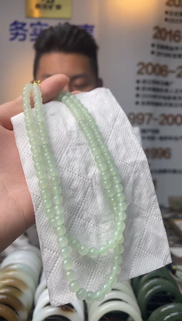 颈饰未镶嵌和田玉翠青卡6mm项链一条