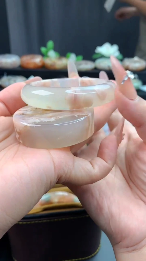 未镶嵌手镯石英质玉（54+圈口）赠送镯心