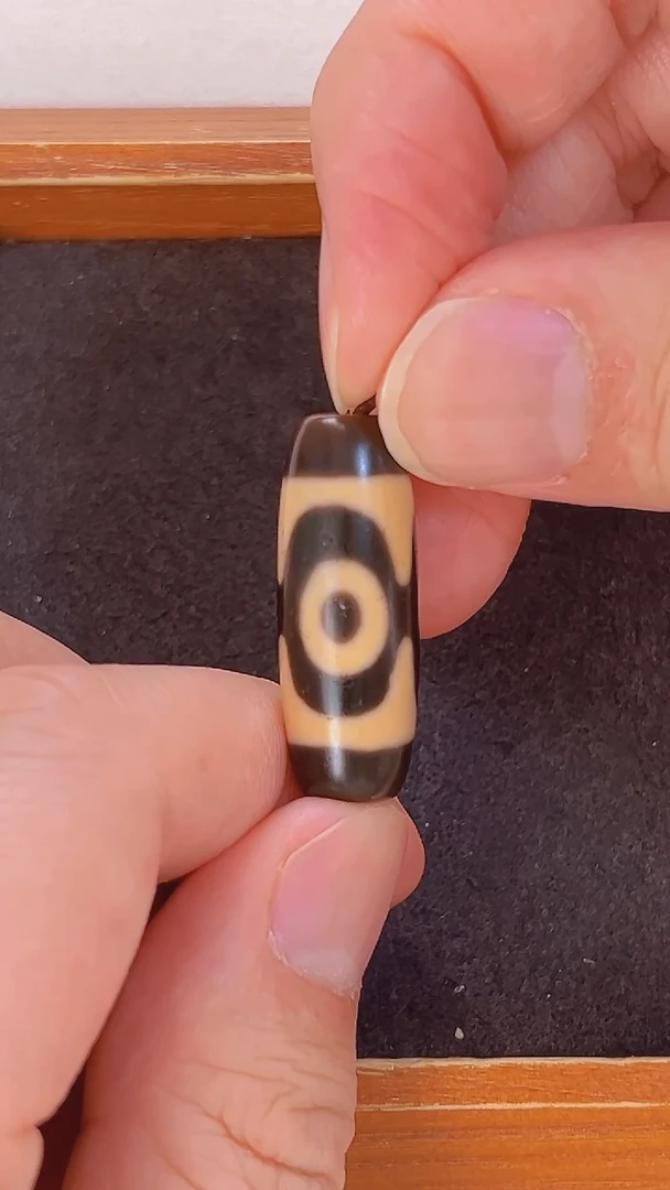 未镶嵌颈饰玛瑙/玉髓上肯牙黄5A熊猫三30.1*11.2