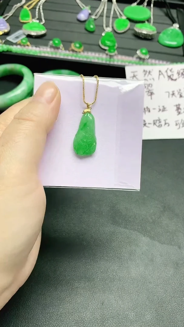 颈饰18K金镶嵌翡翠不**弃赠礼盒证书