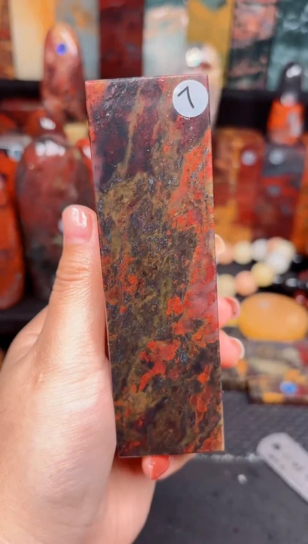 玉桂林鸡血玉印章摆件7