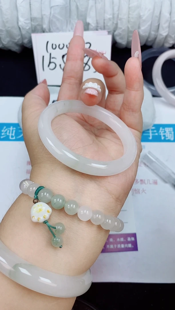 石英质玉手镯未镶嵌21/52-53
