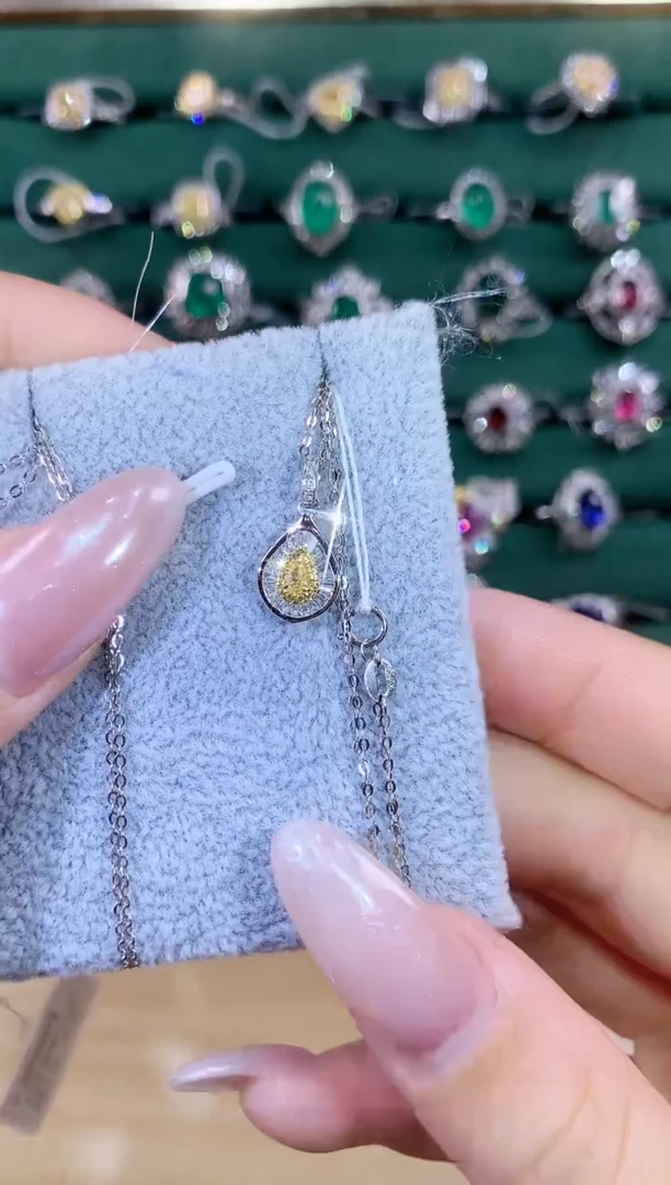 18K金镶嵌项链钻石项链