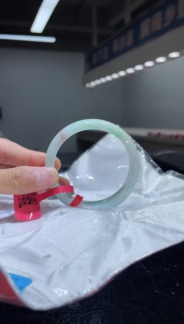 未镶嵌手镯（贵妃镯）翡翠10