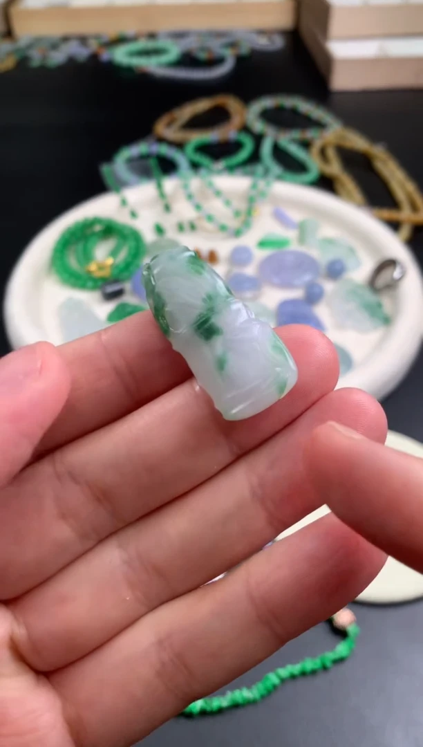 【闪购商品】定制翡翠未镶嵌翡翠