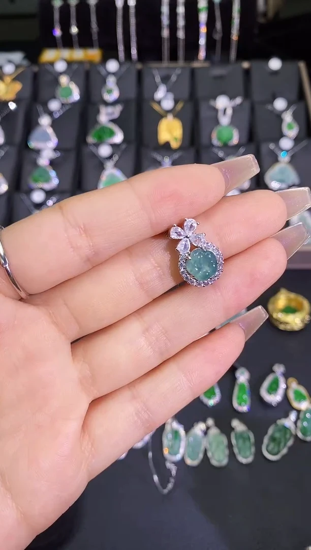 【闪购商品】翡翠吊坠(赠链)未镶嵌翡翠吊坠