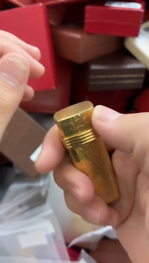 迪金色满身标打火机