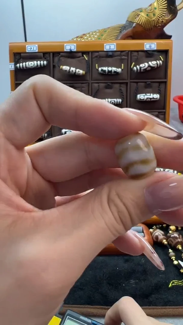 玛瑙/玉髓（覆膜）颈饰未镶嵌47微瑕随机发货