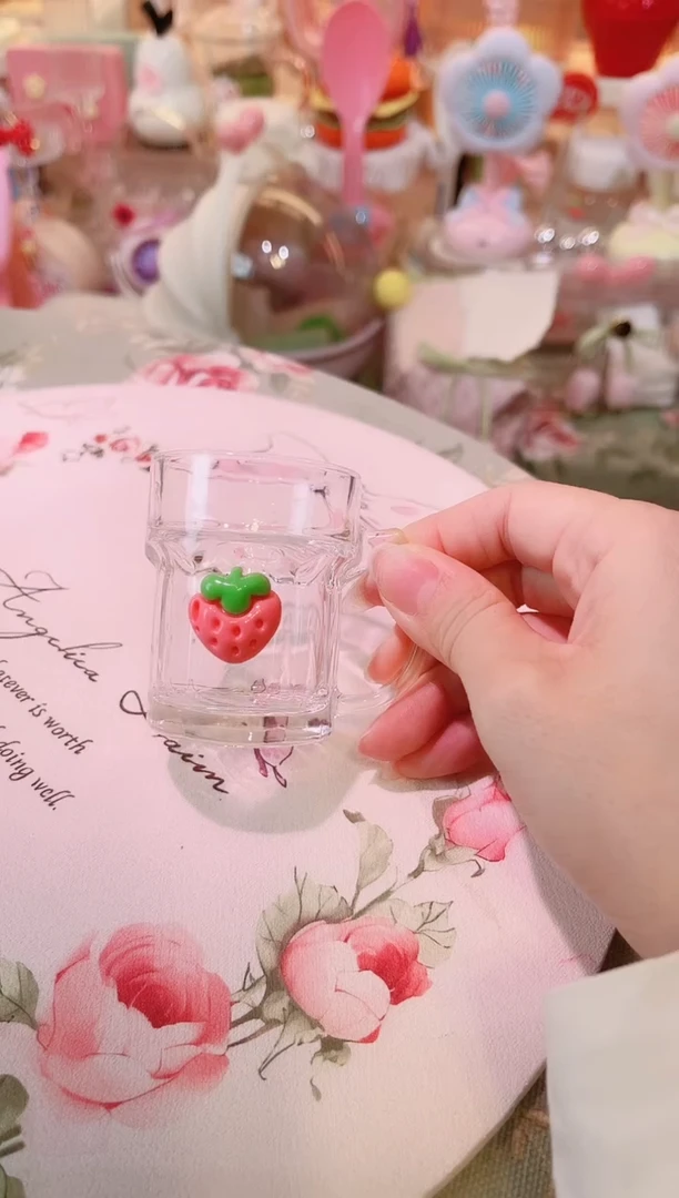 摆件品质好发货快放心拍！草莓一口杯