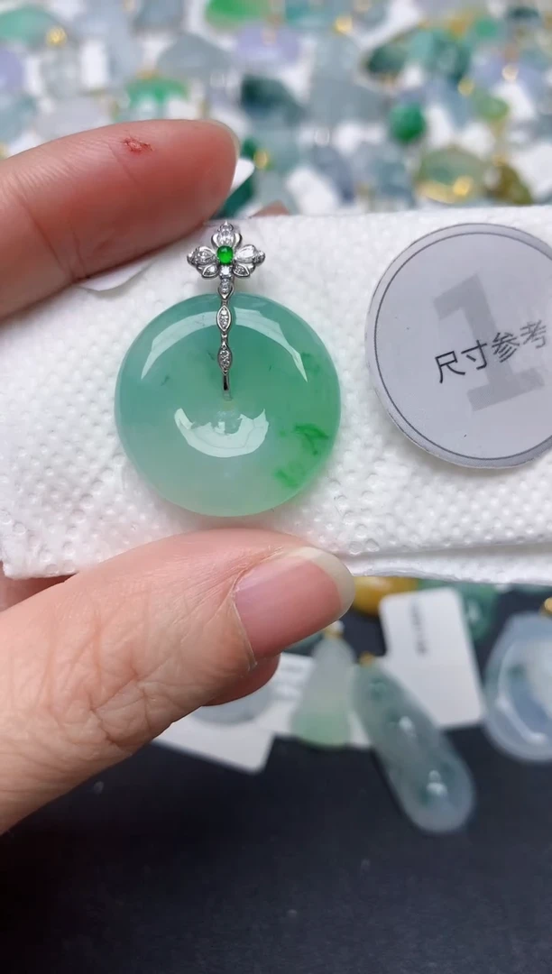 颈饰18K金镶嵌翡翠天然缅甸A货翡翠