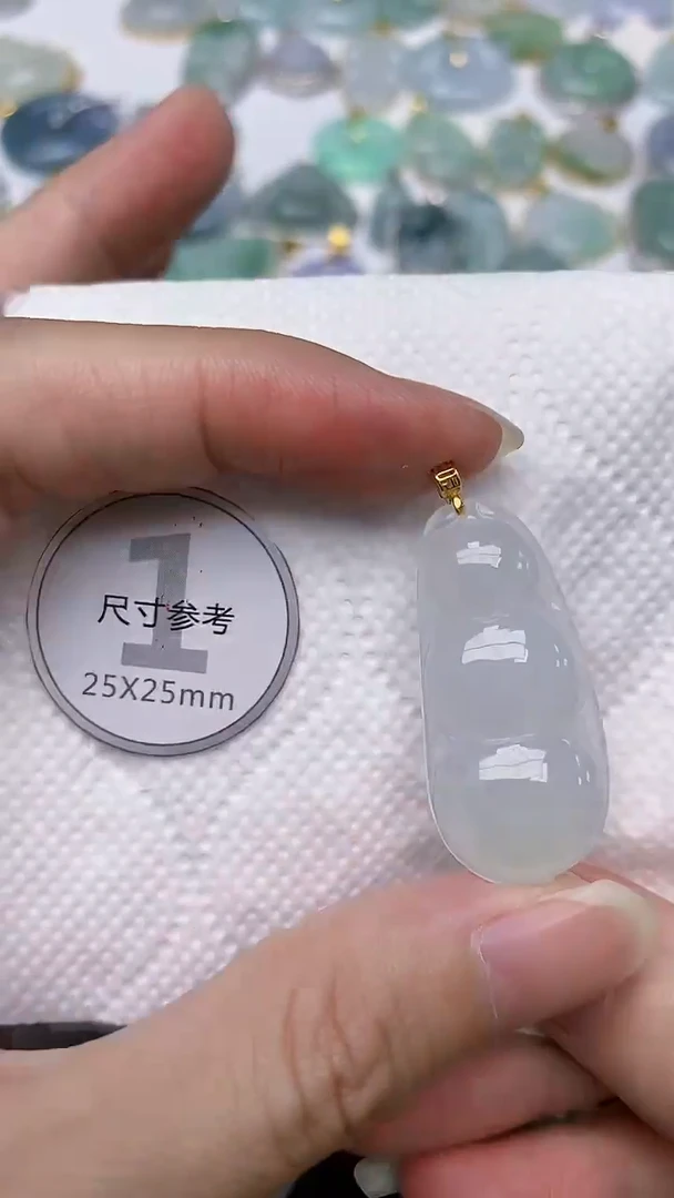 颈饰18K金镶嵌翡翠天然A货翡翠