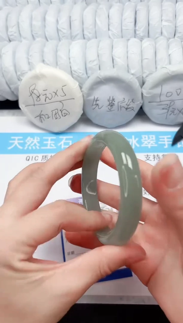 【闪购商品】石英质玉手镯未镶嵌39-61.2