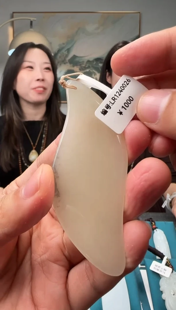 颈饰未镶嵌和田玉李*LR