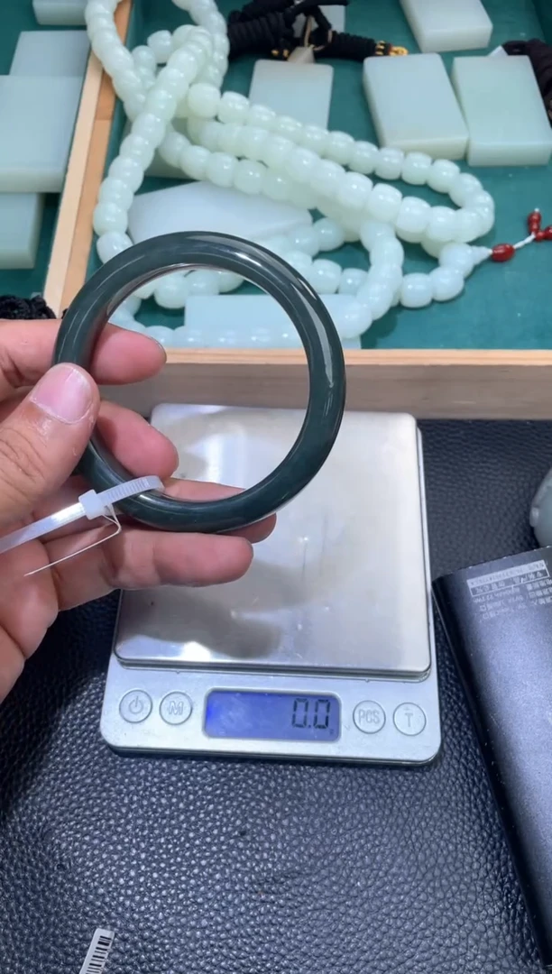 定制和田玉精品手镯