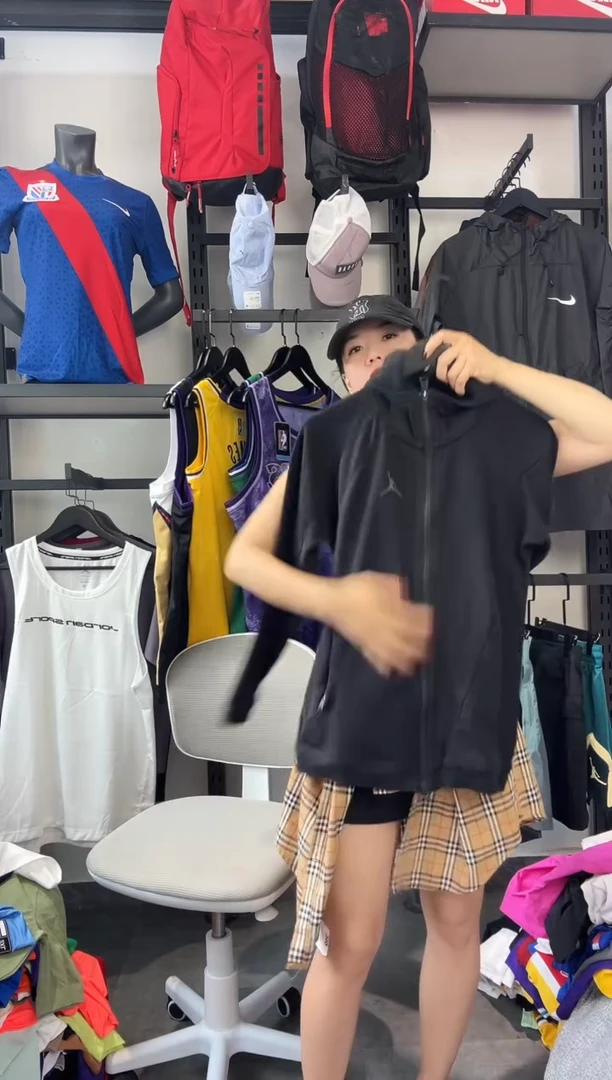 320编码 耐克卫衣服饰过款为准 尺码