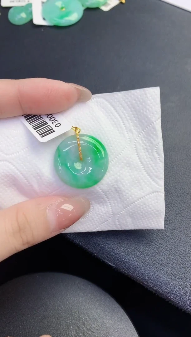 颈饰18K金镶嵌翡翠缅甸天然翡翠a货