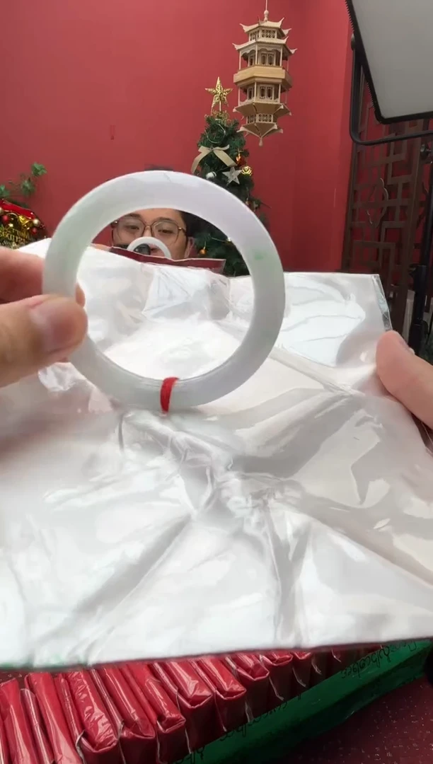 未镶嵌手镯（圆镯）翡翠翡翠手镯1