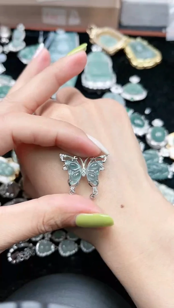 【闪购商品】翡翠颈饰未镶嵌1917赠皮绳