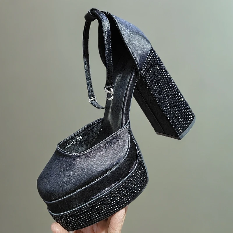 گۇاڭجۇنىڭ 广州正版网红凉鞋女士厚底粗跟百搭时尚细跟尖头圆头