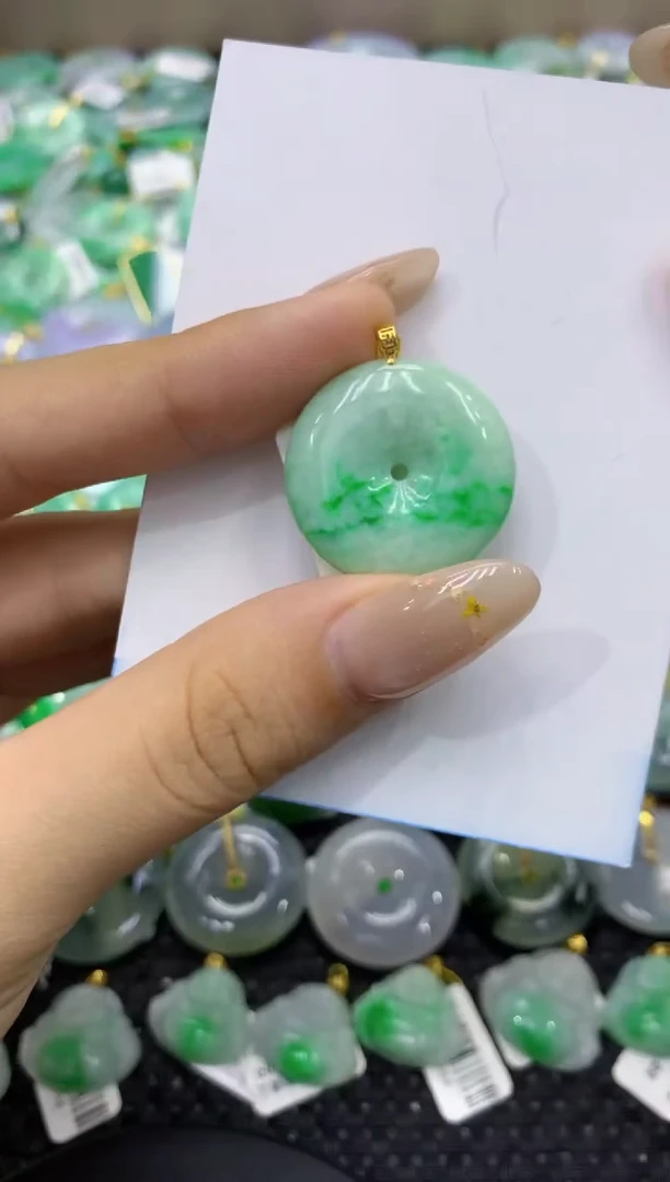 颈饰未镶嵌翡翠天然缅甸翡翠A货