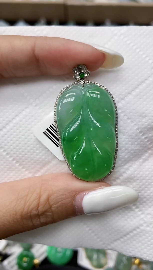 颈饰18K金镶嵌翡翠11111111111