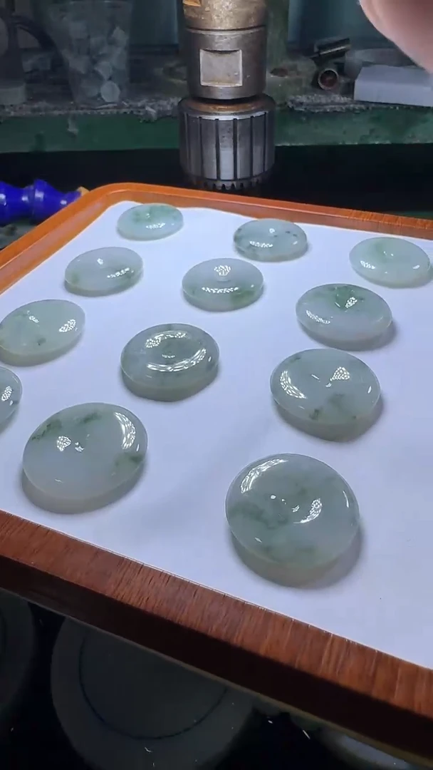 【闪购商品】翡翠颈饰未镶嵌飘花平安扣多样性发一件