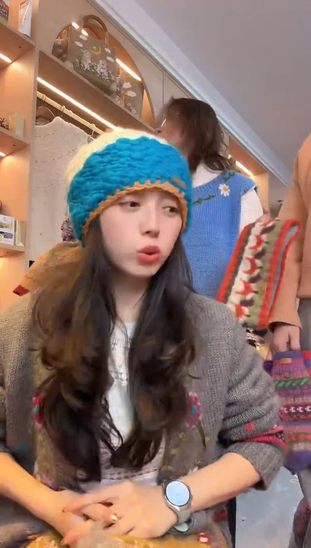 羊毛蓝色单球帽