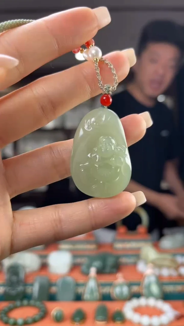 和田玉未镶嵌颈饰佩佩