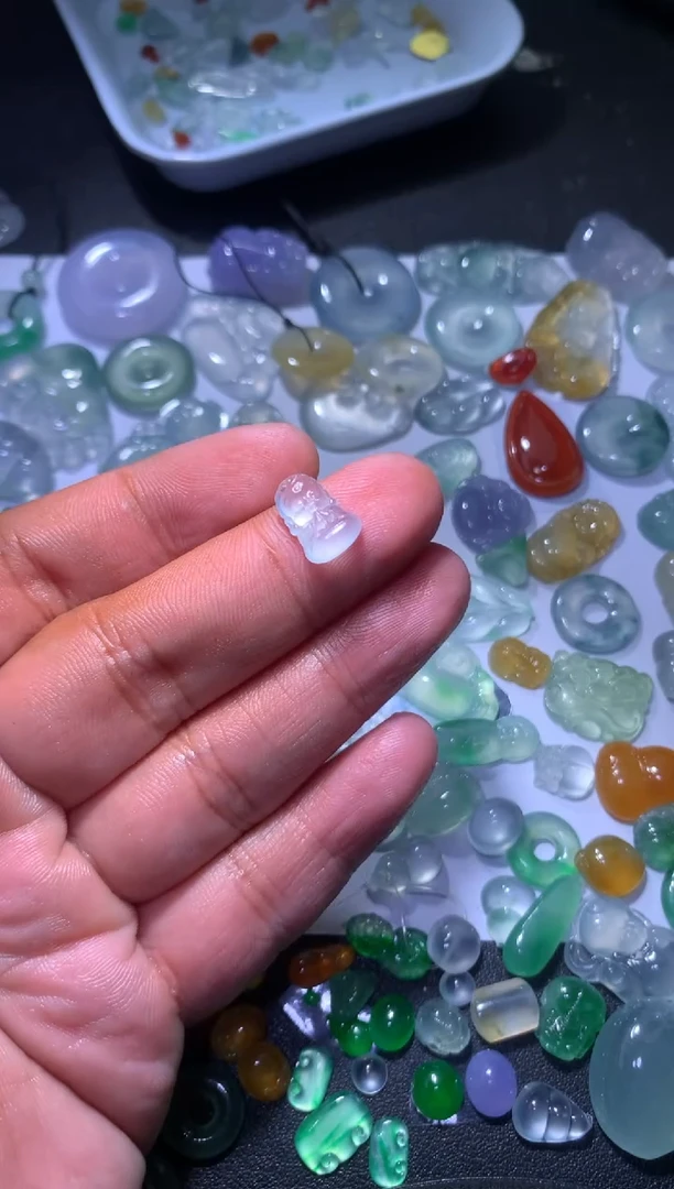 【闪购商品】翡翠颈饰未镶嵌宝宝佛