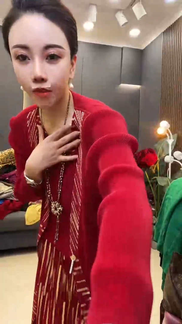 聚酯纤维（涤纶）红色 金边裙