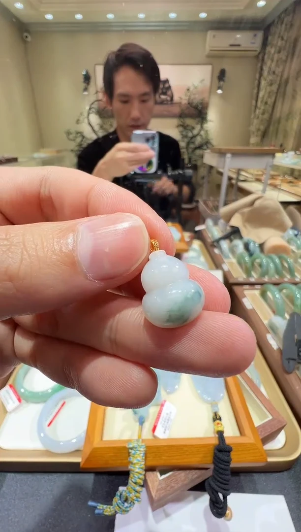 颈饰未镶嵌翡翠-纯天然缅甸A货翡翠飘花葫芦吊坠-