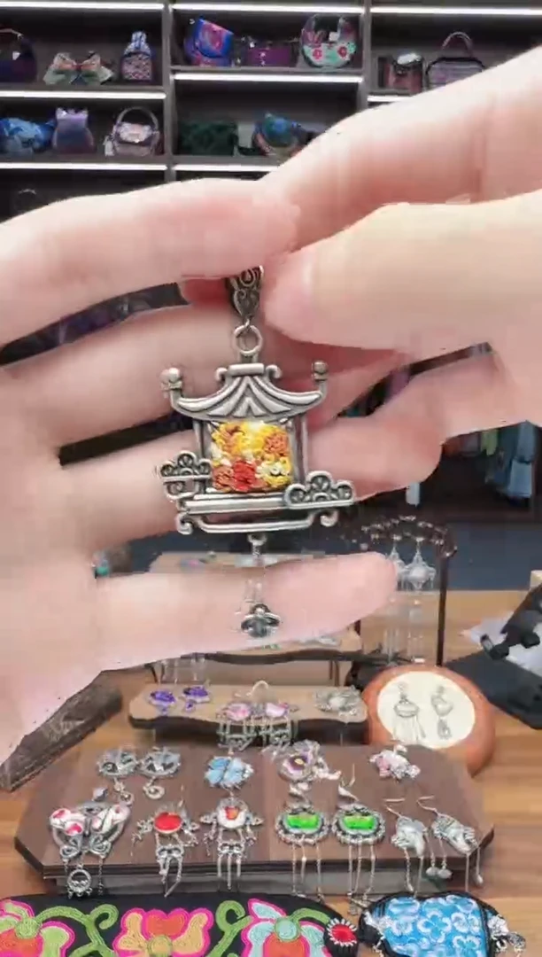 织绣174蒙阿苏苗绣传承店