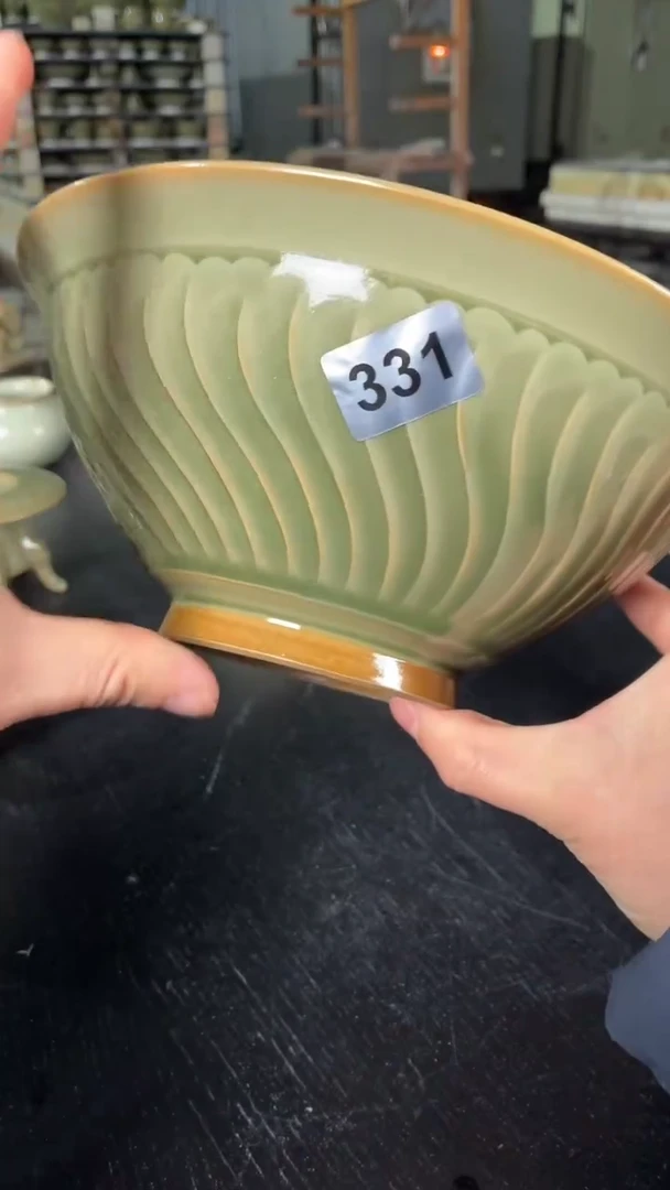 耀州窑仰山团菊大碗微瑕