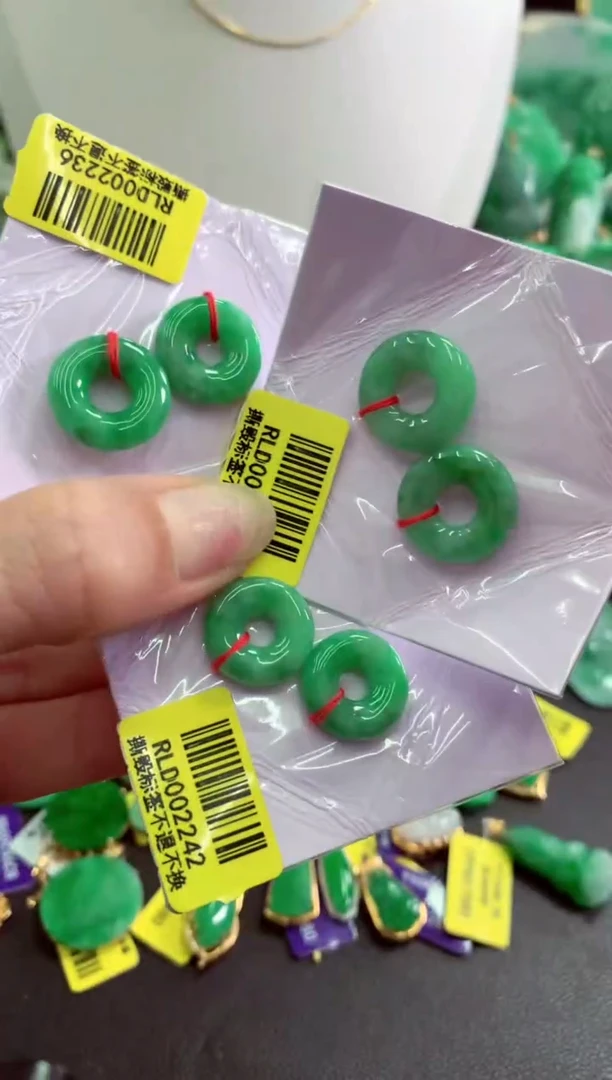 翡翠未镶嵌吊坠(不含链)多样性发货其中一对