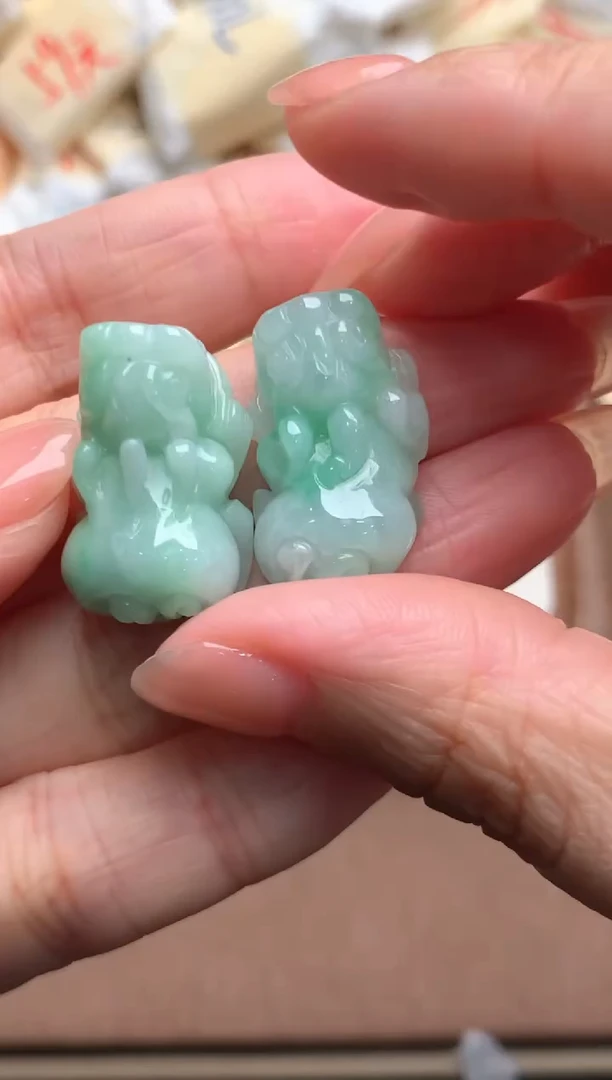 未镶嵌挂件翡翠一对