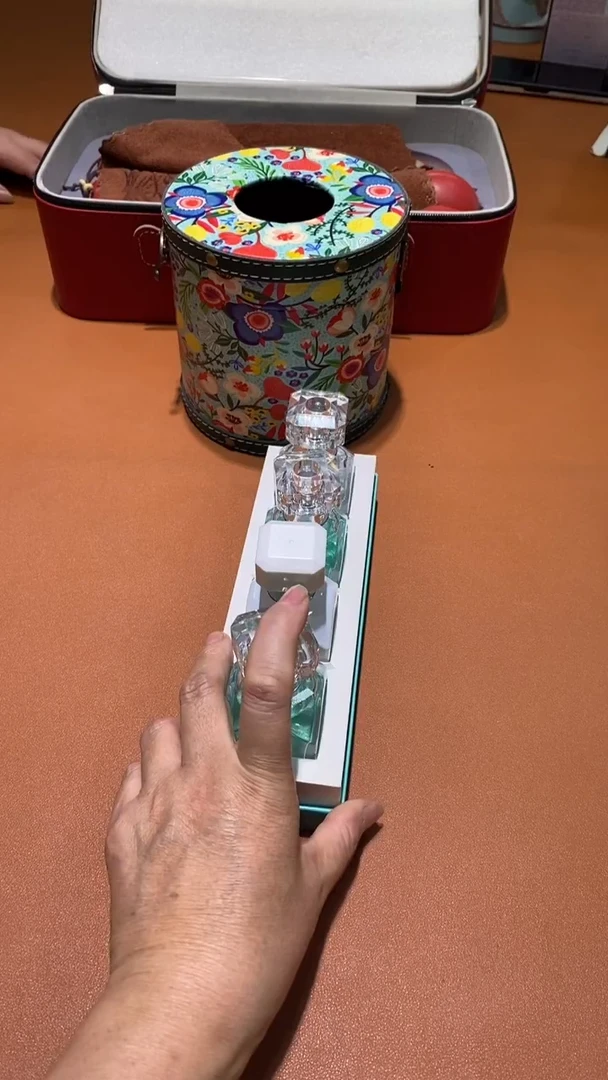 瓷片品牌 包包香水手表护肤品@@1