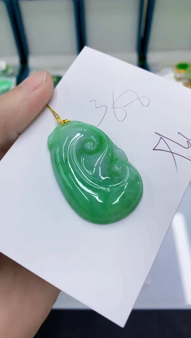 颈饰18K金镶嵌翡翠翡翠