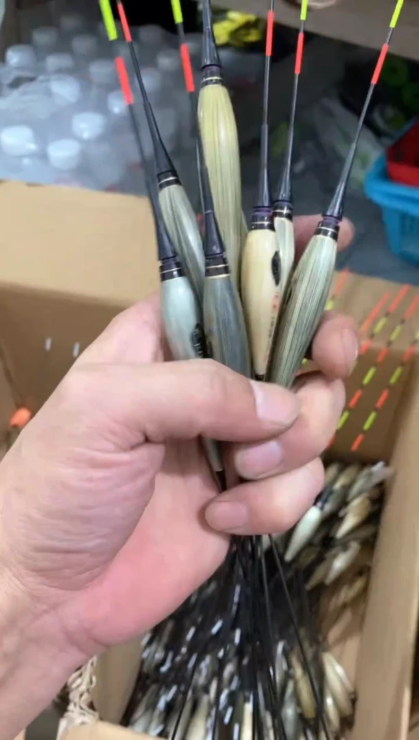 芦苇夜光漂三只......