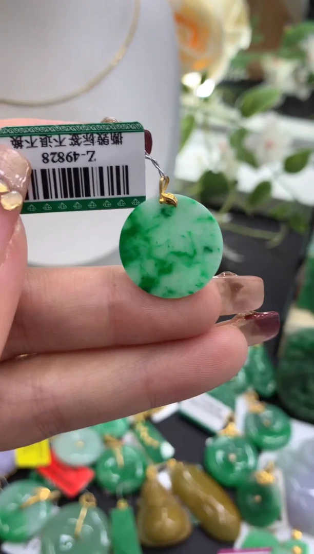【闪购商品】翡翠吊坠(不含链)18K金镶嵌挂件