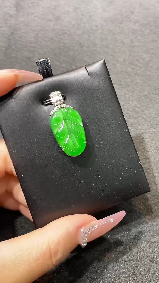 翡翠未镶嵌吊坠(不含链)T**a多样性发货不含链其一