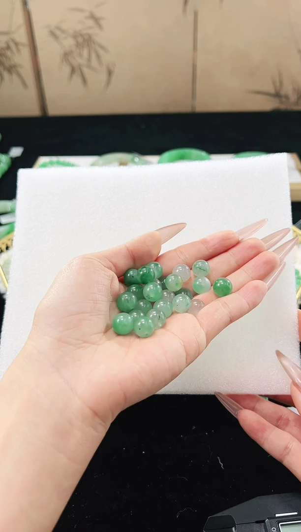 【闪购商品】石英质玉散珠未镶嵌天然非洲翠散珠卡10