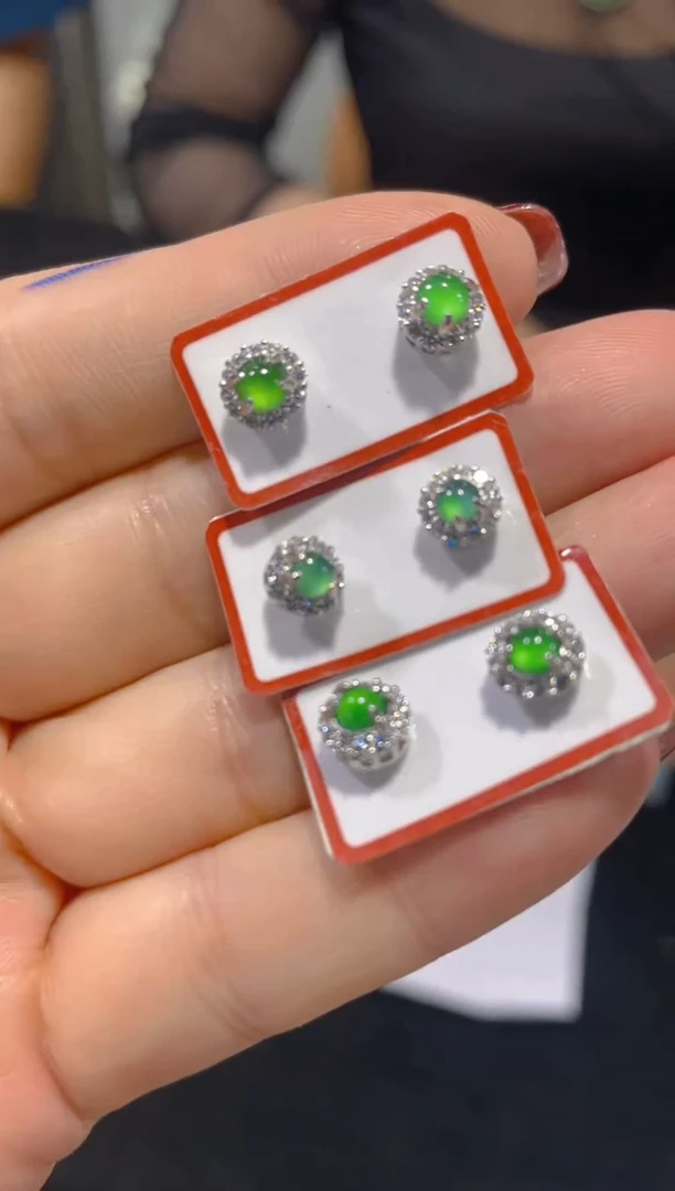 翡翠未镶嵌耳饰天然A货翡翠（多样性发货拍一件发件）