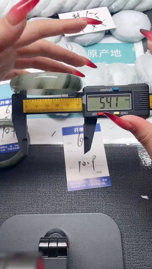 未镶嵌手镯石英质玉64-54